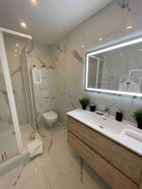 4 Bedroom Apartment - Near docks and metro